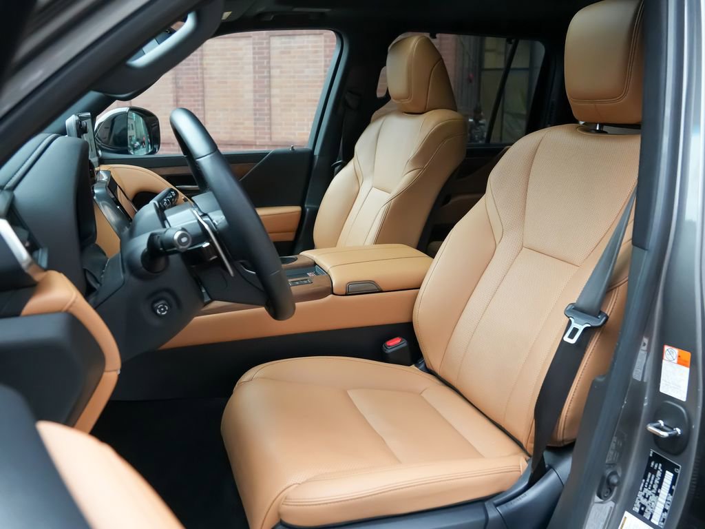 Used 2025 Lexus LX 700h Luxury w/ Appearance Package image 5