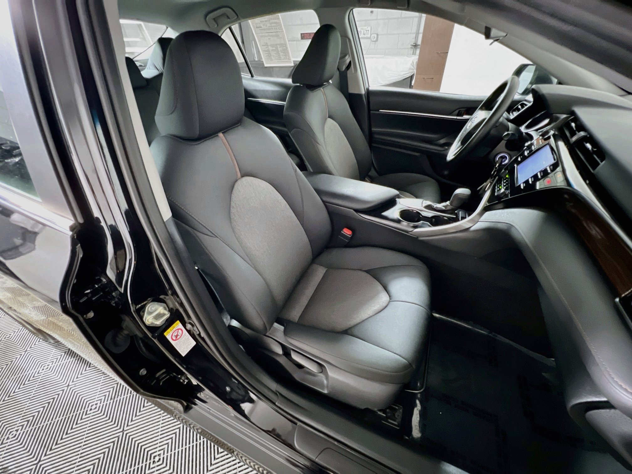 Used 2019 Toyota Camry LE FWD image 30