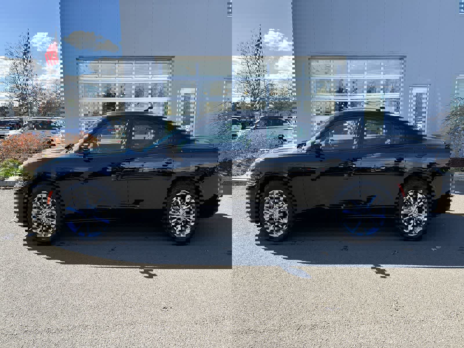 Used 2022 Dodge Charger SXT w/ Navigation & Travel Group image 2