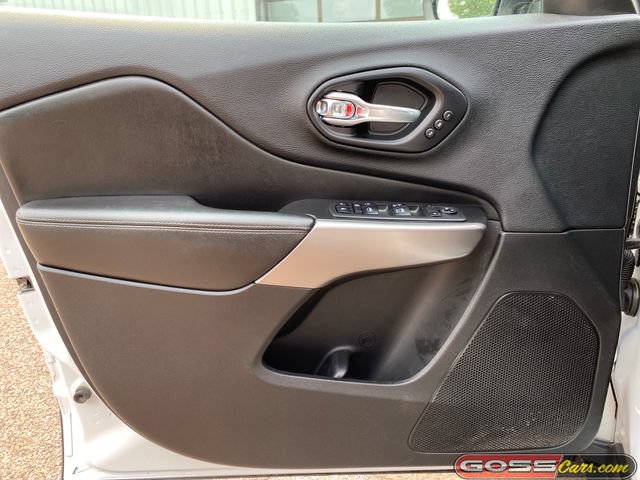 Used 2019 Jeep Cherokee Limited AWD/4WD image 23