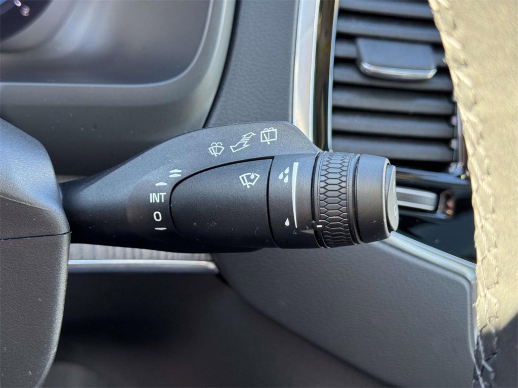 Certified 2024 Volvo XC90 B6 Ultimate w/ Protection Package Premier image 22