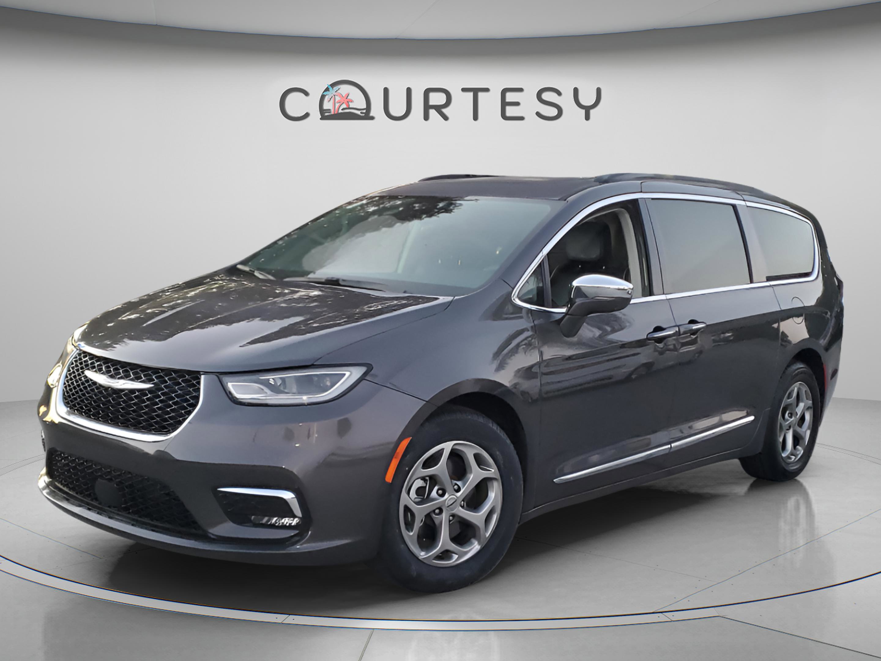 Certified 2022 Chrysler Pacifica Limited FWD image 1