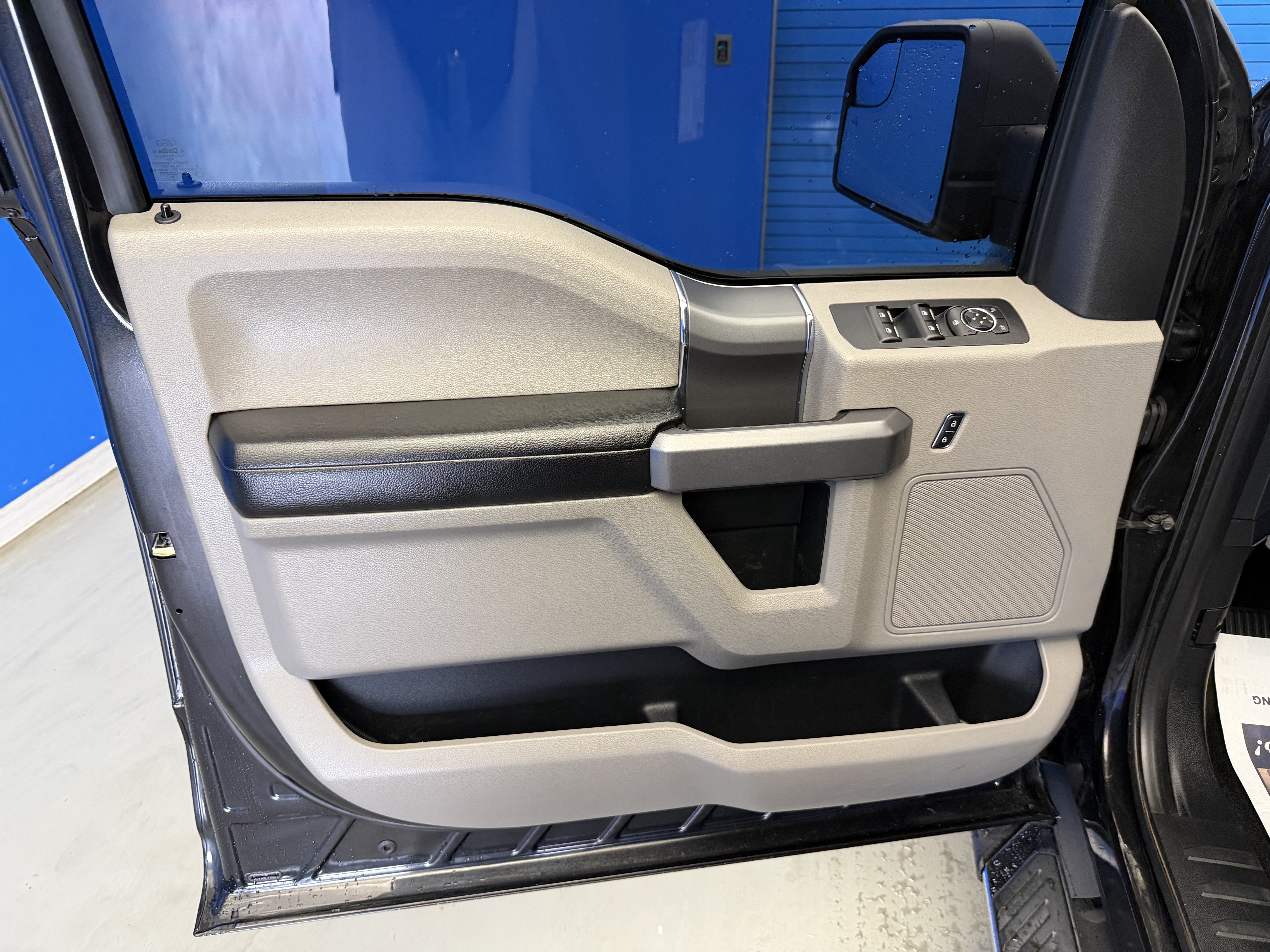 Used 2015 Ford F150 XLT w/ Equipment Group 302A Luxury AWD/4WD image 10