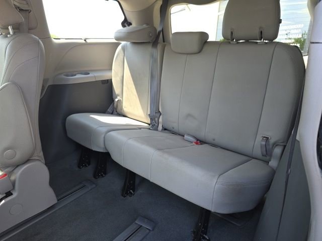 Used 2020 Toyota Sienna XLE w/ XLE Navigation Package AWD/4WD image 37