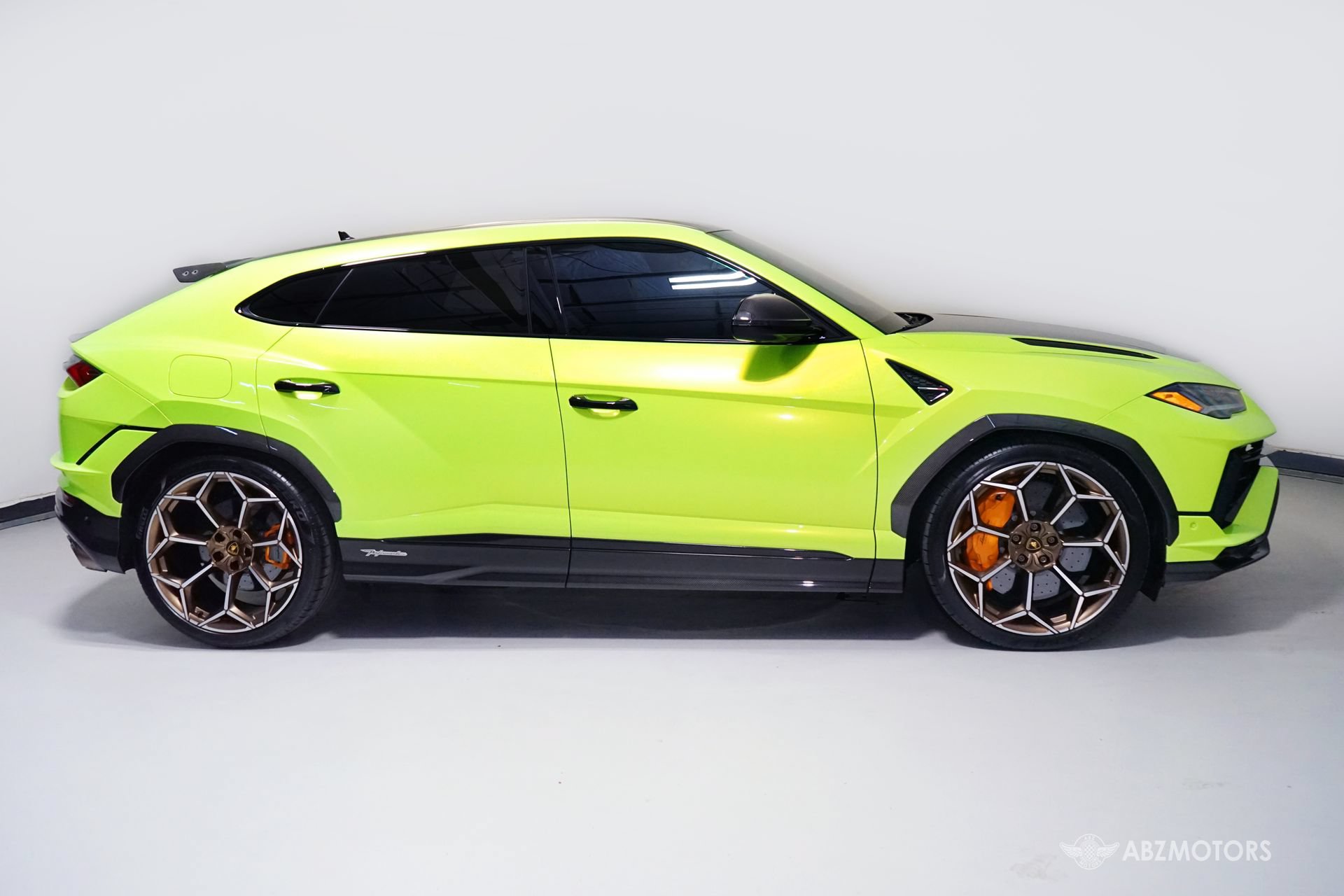 Used 2024 Lamborghini Urus Performante AWD/4WD image 4