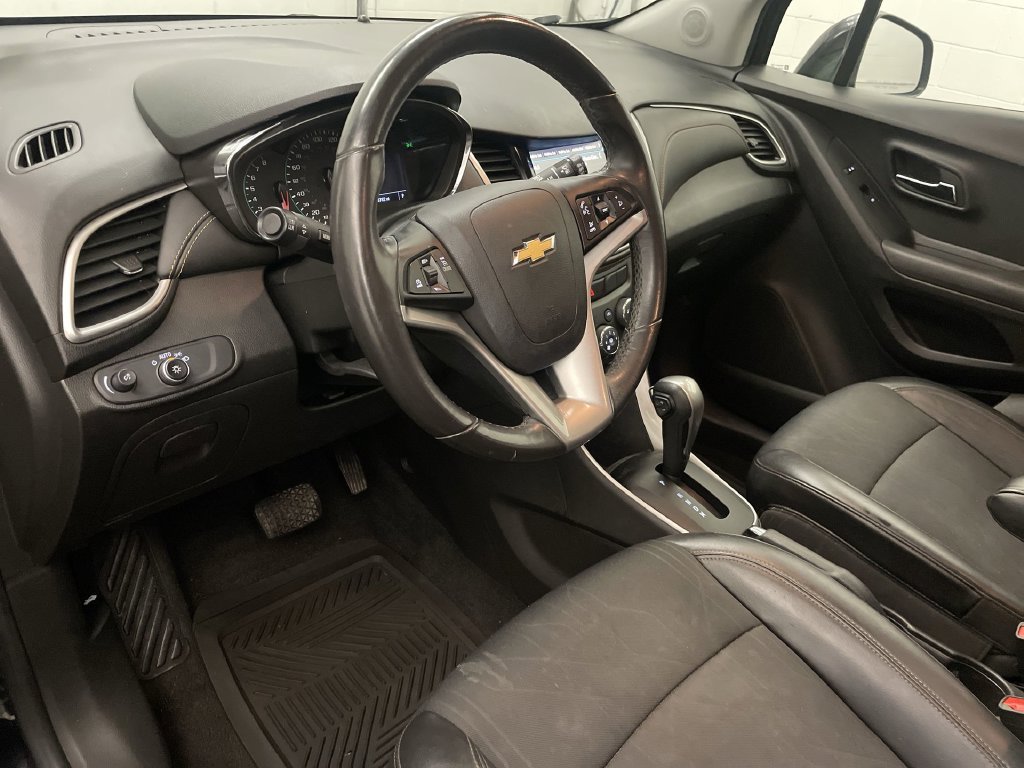 Used 2019 Chevrolet Trax LT w/ LT Convenience Package FWD image 4