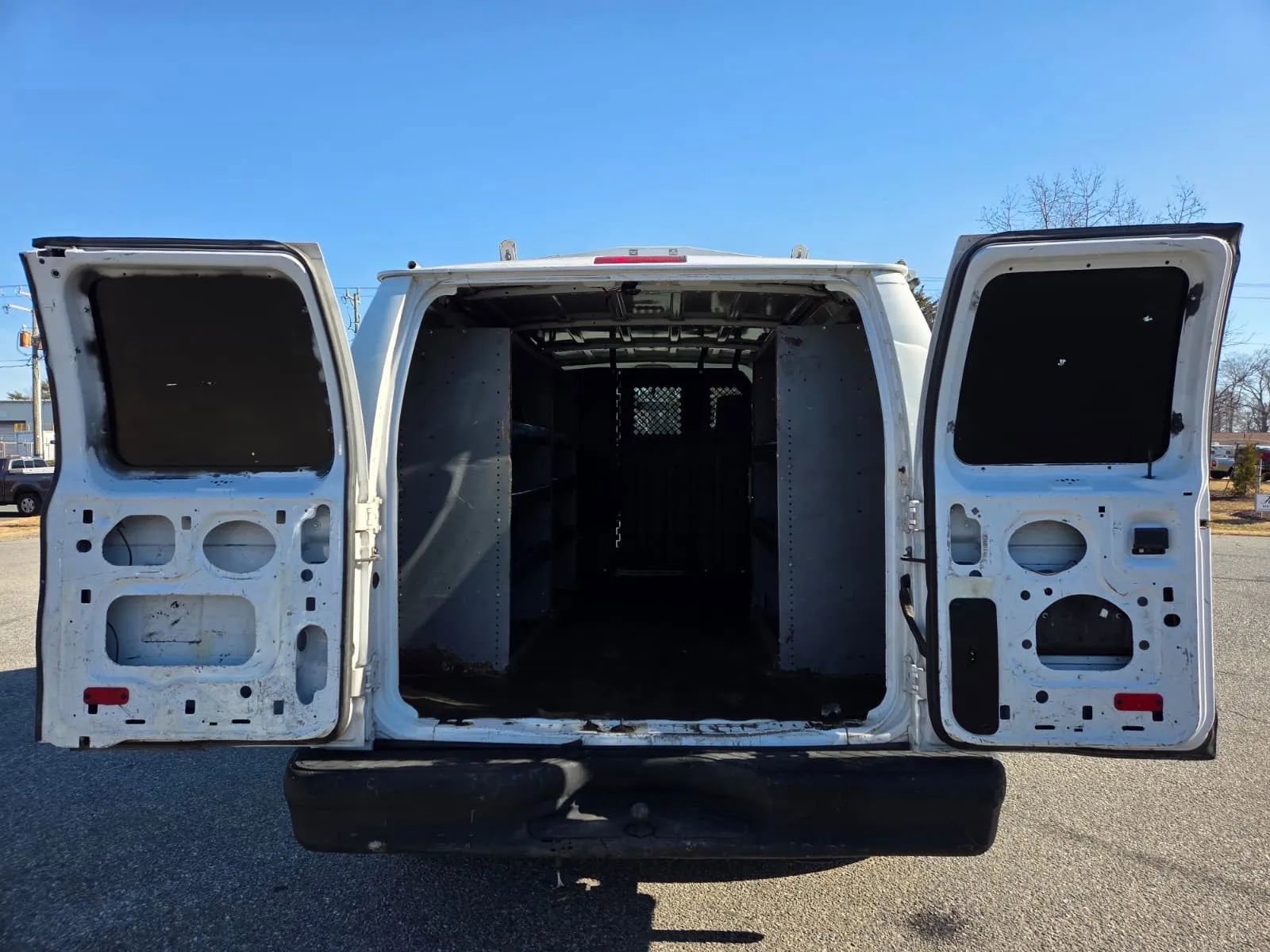 Used 2011 Ford E-150 and Econoline 150 w/ Commercial Cargo Van Pkg RWD image 18