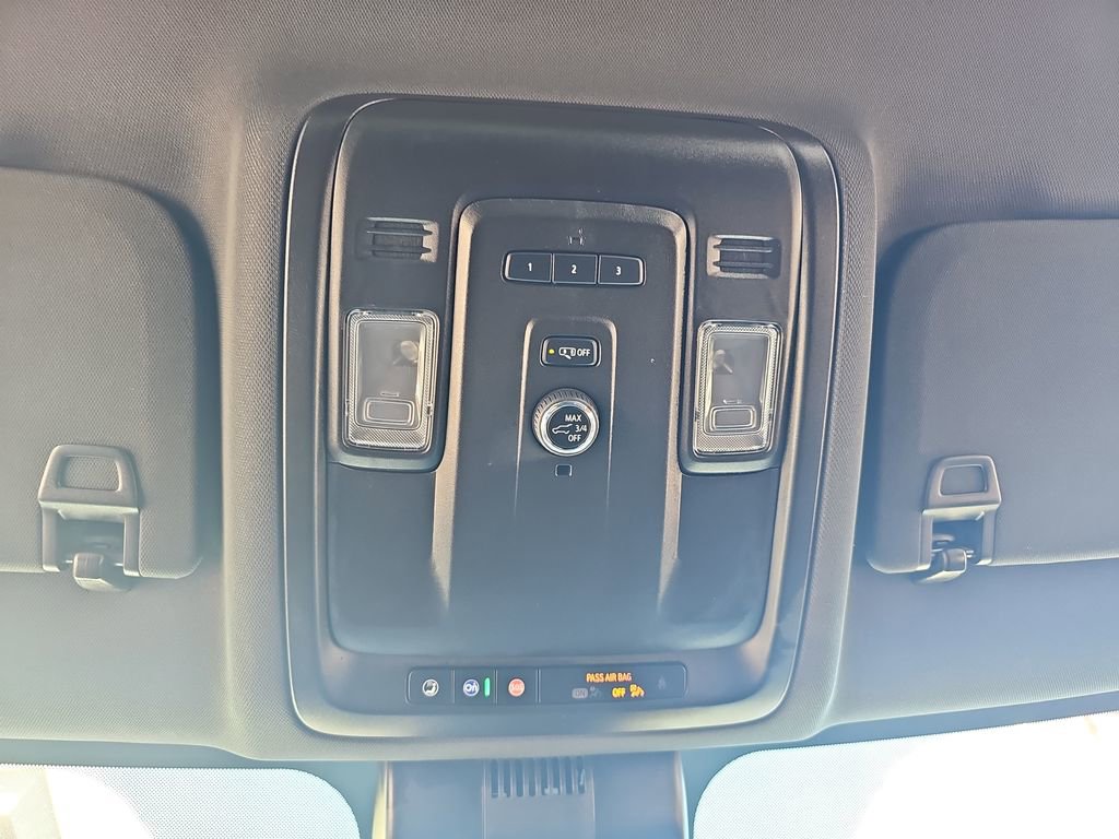 Used 2024 GMC Yukon XL SLT image 33