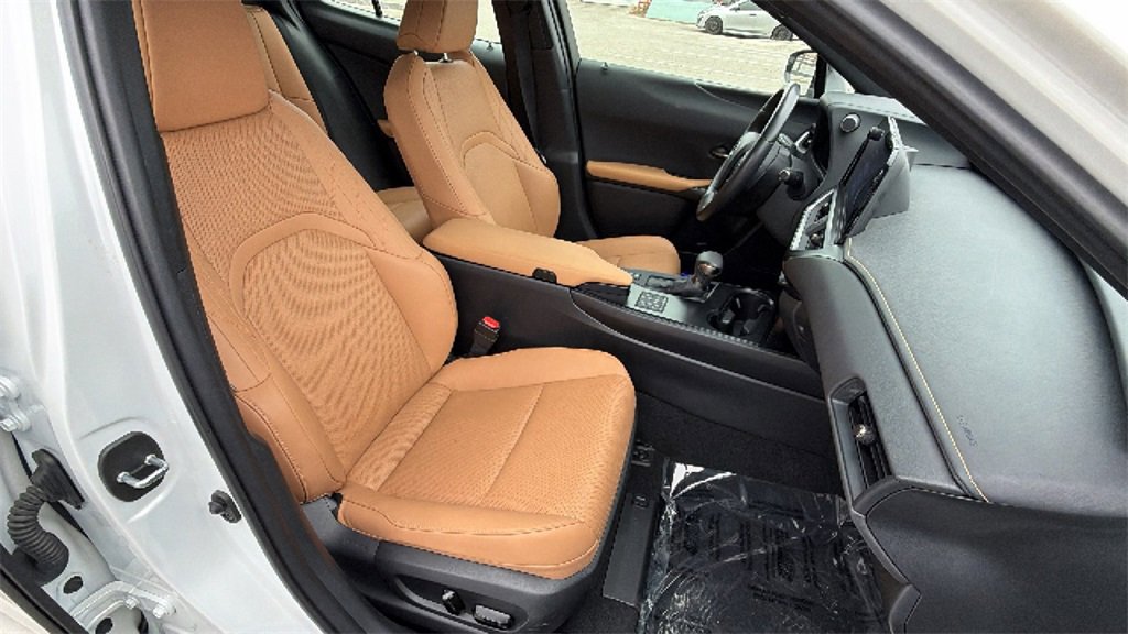 Used 2024 Lexus UX 250h AWD w/ Premium Package image 38