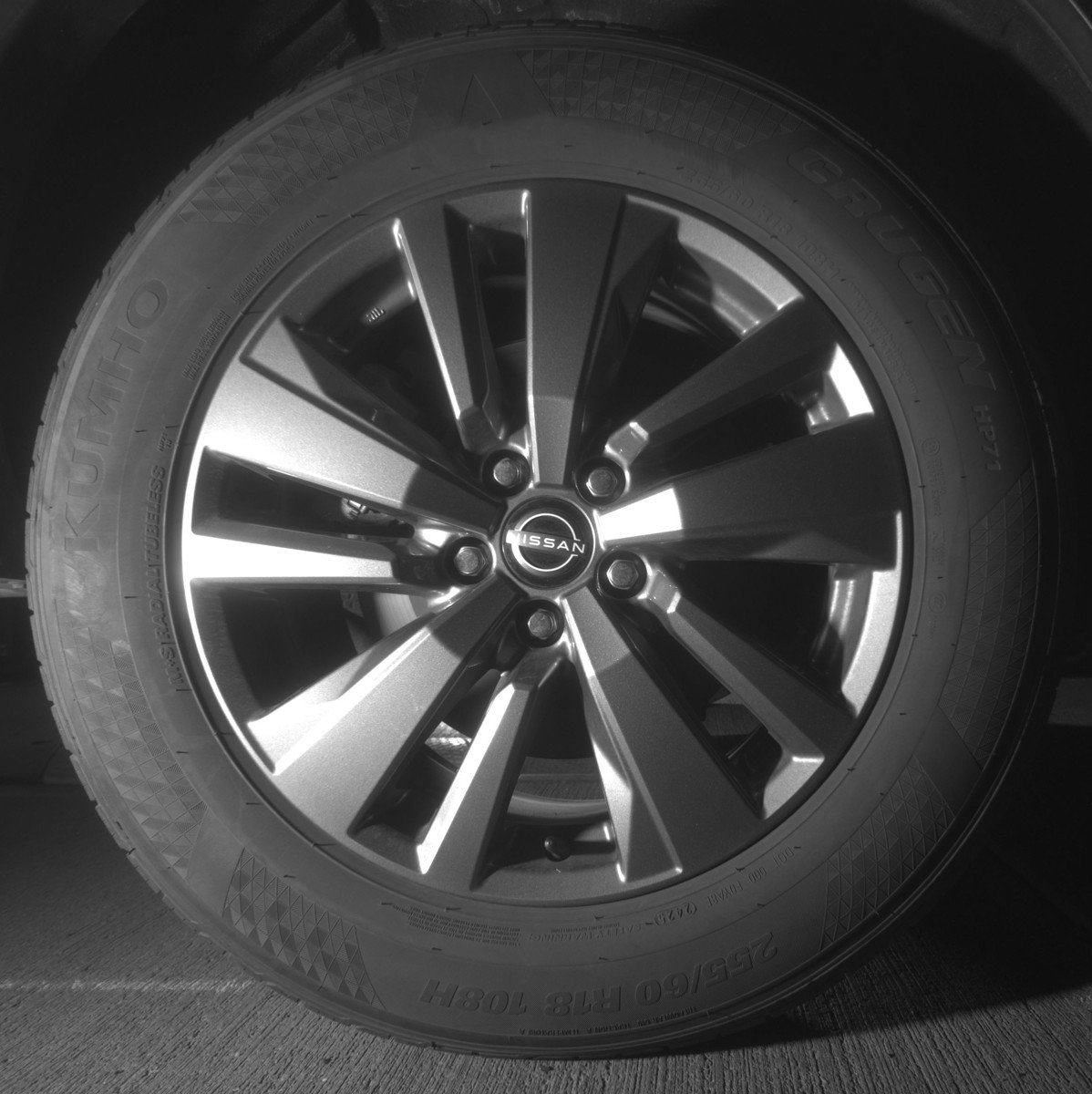 Used 2025 Nissan Pathfinder SV image 15