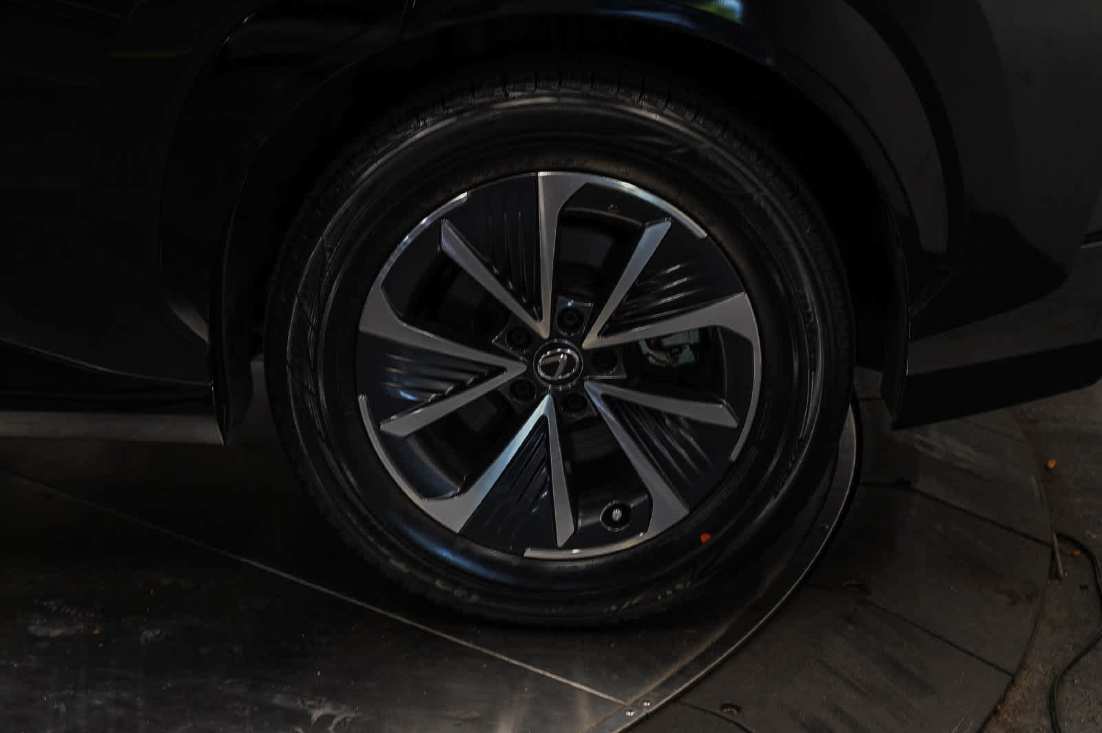 Used 2025 Lexus RZ 300e w/ Accessory Package (2T) FWD image 10