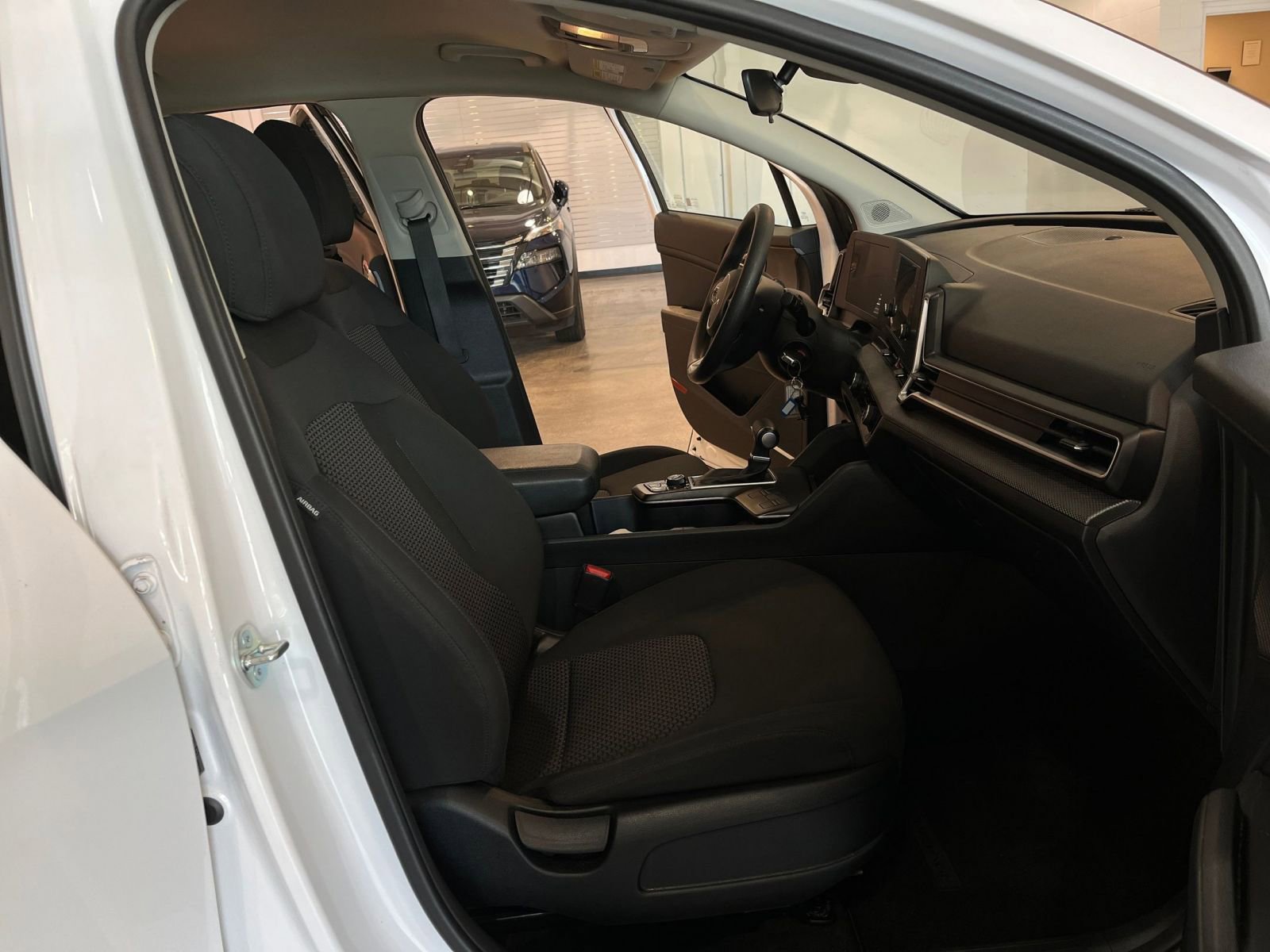 Used 2025 Kia Sportage LX FWD image 36
