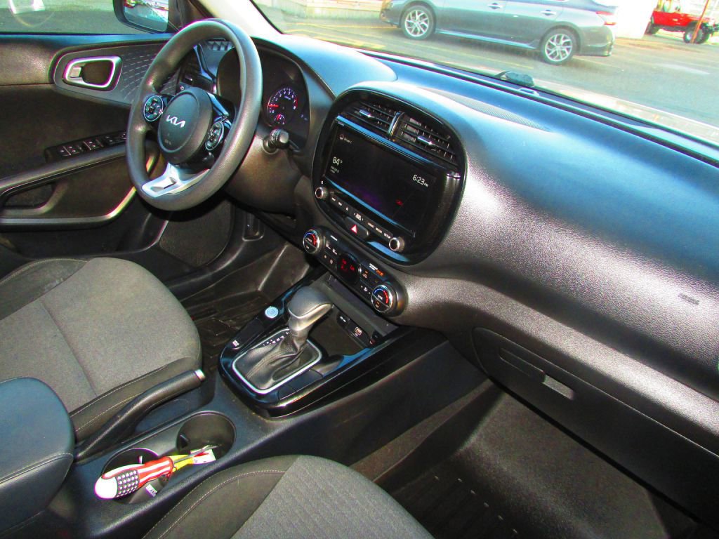 Used 2022 Kia Soul S image 18