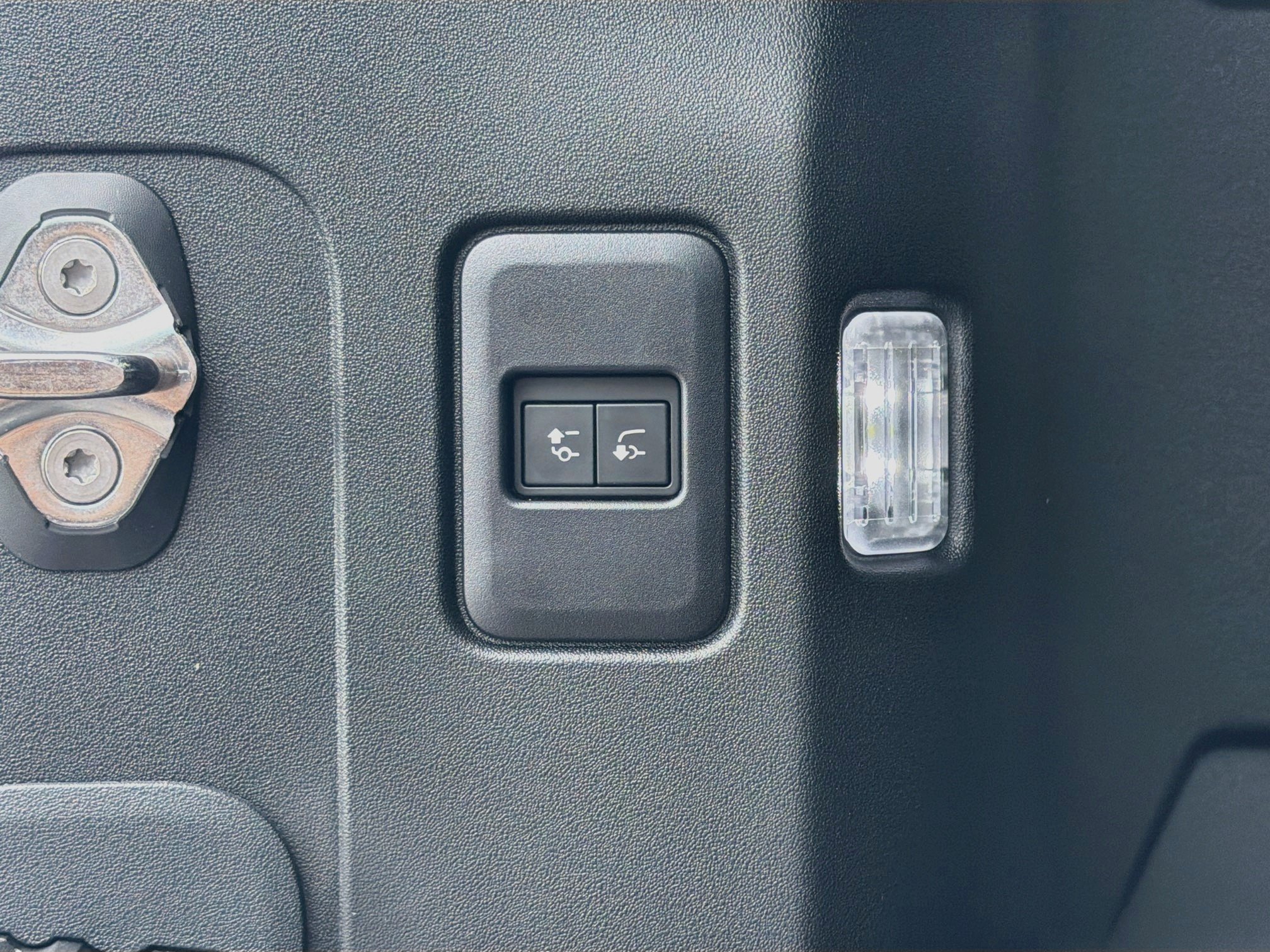 New 2026 Land Rover Defender 110 OCTA AWD/4WD image 44