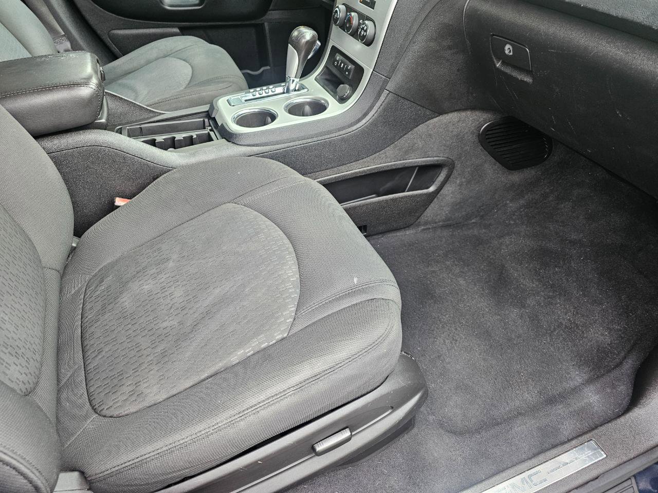 Used 2012 GMC Acadia SLE image 17