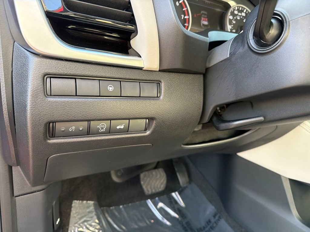 Used 2023 Nissan Rogue SL image 21