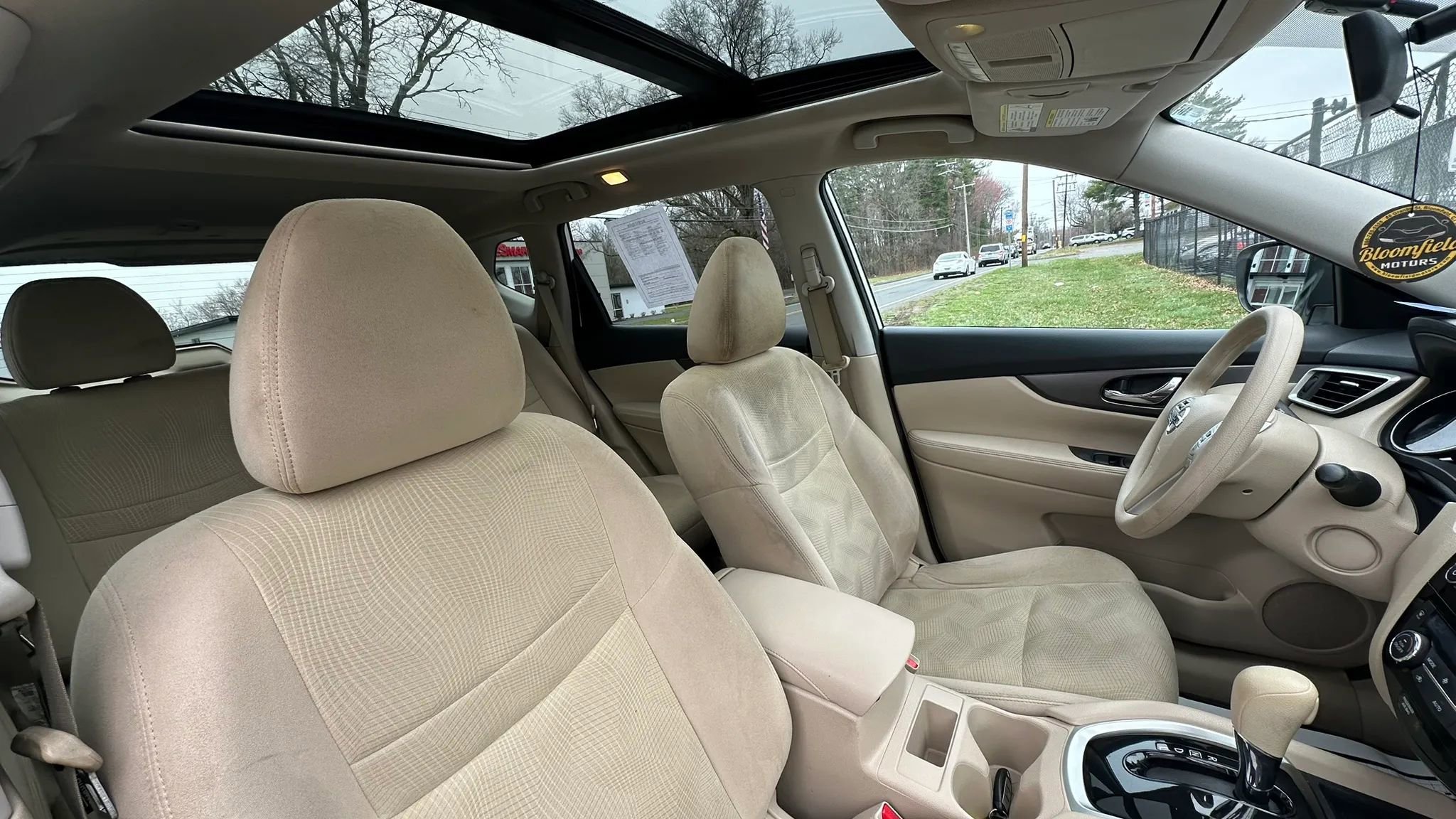 Used 2015 Nissan Rogue SV w/ SV Moonroof Package image 31