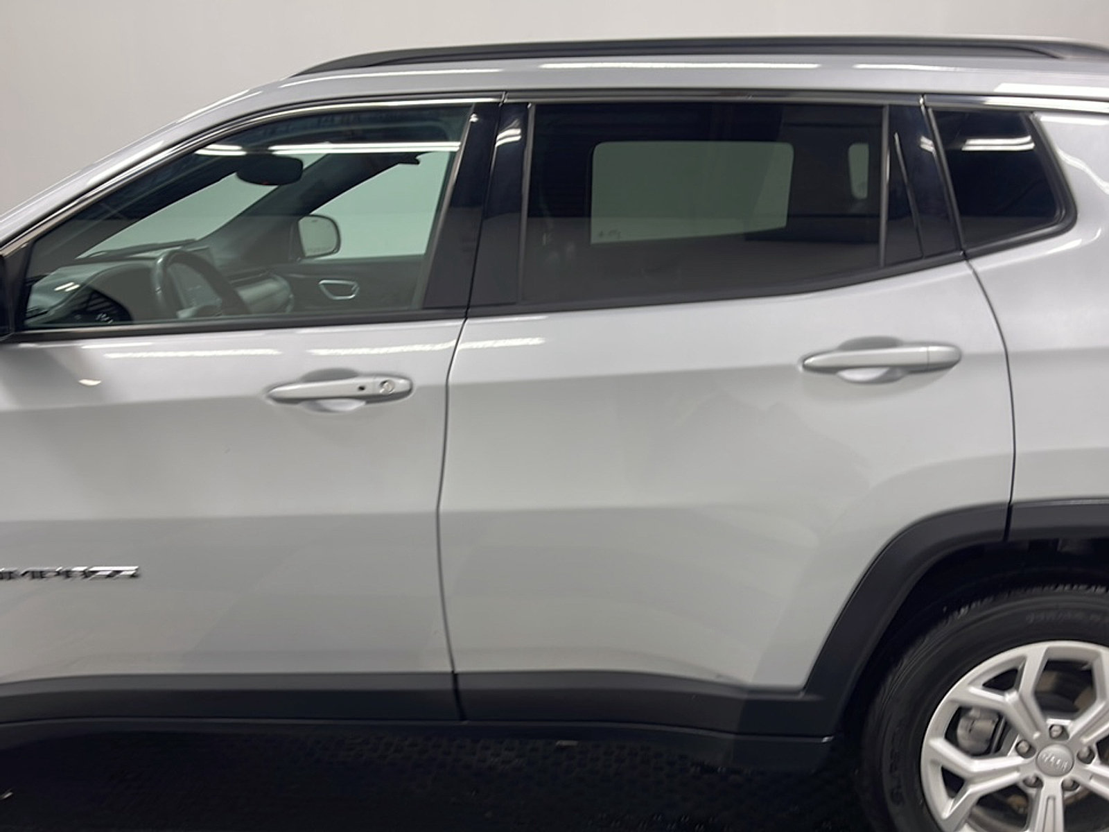 Used 2024 Jeep Compass Latitude AWD/4WD image 13