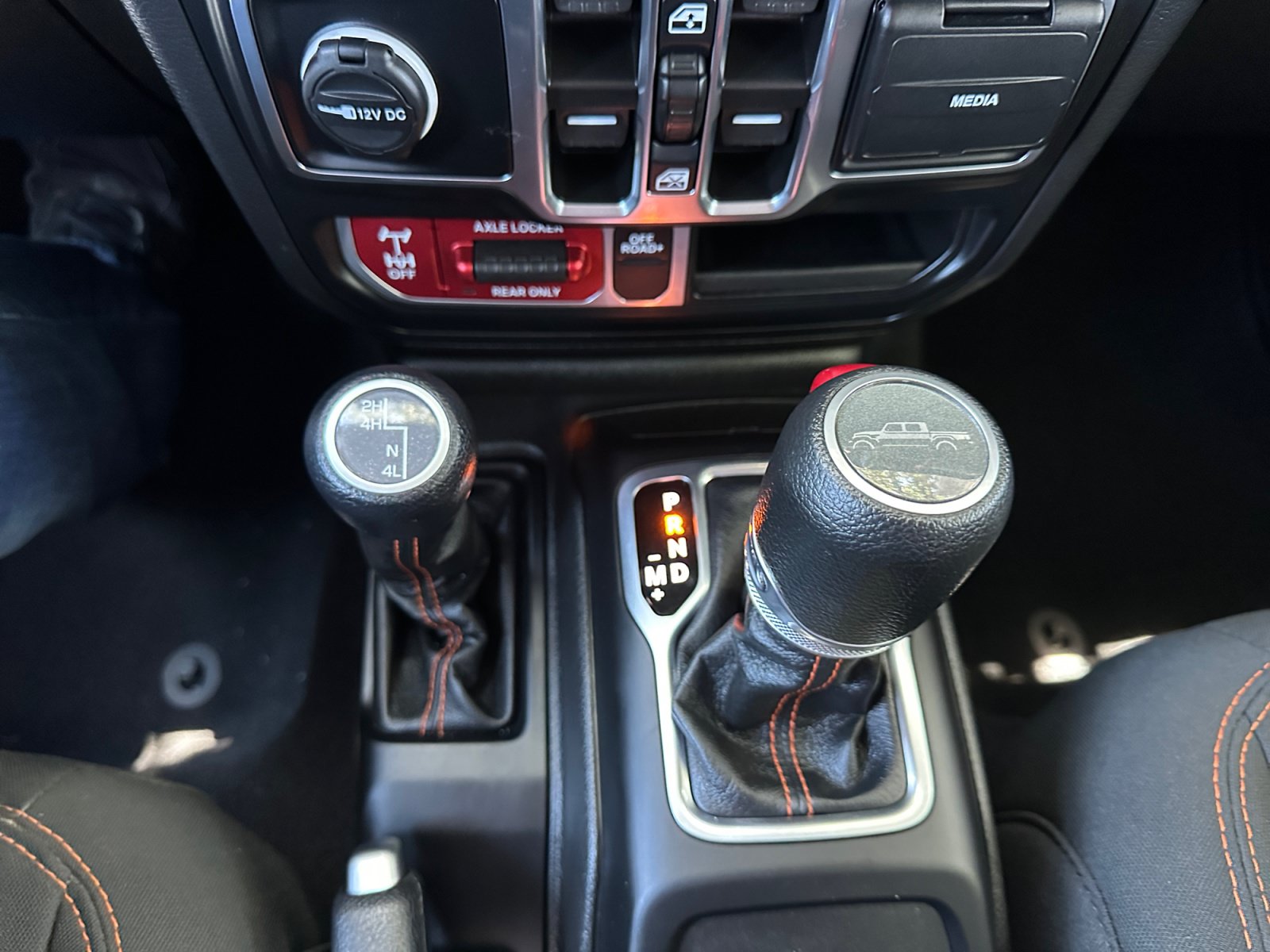 Used 2023 Jeep Gladiator Mojave AWD/4WD image 23