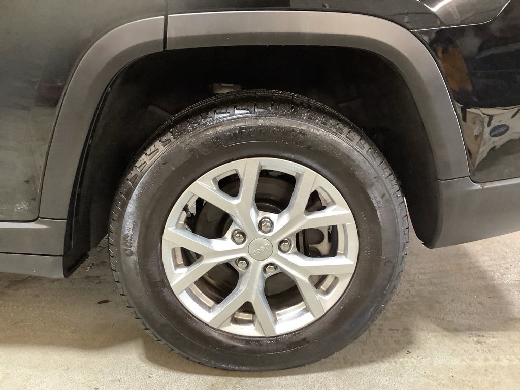 Certified 2023 Jeep Grand Cherokee L Limited w/ Trailer Tow Group (B) image 11