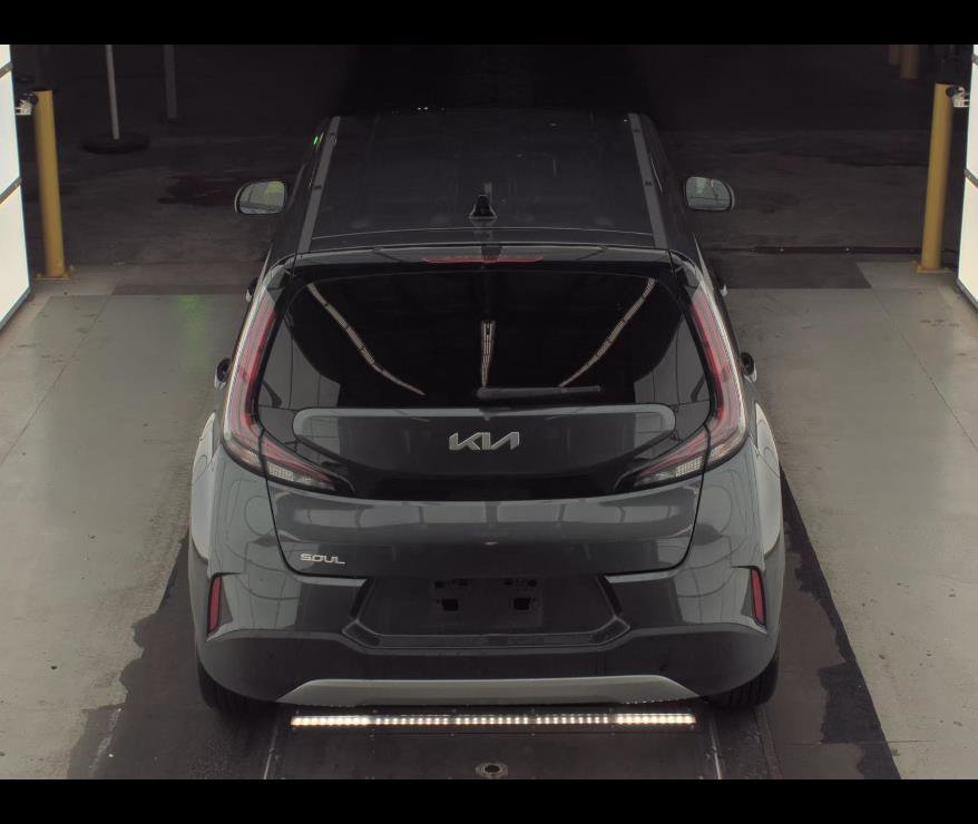 Used 2025 Kia Soul LX image 10