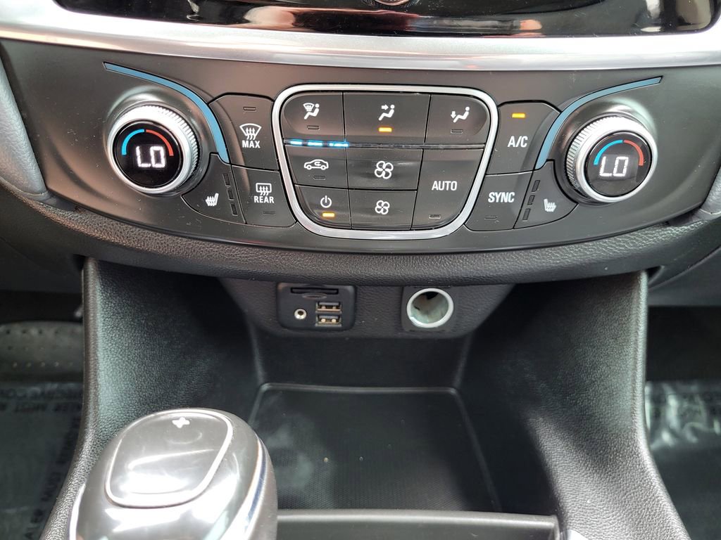 Used 2020 Chevrolet Traverse LT w/ LT Premium Package AWD/4WD image 15