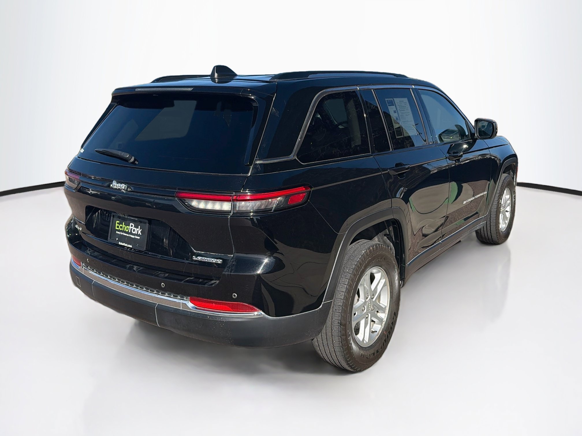 Used 2023 Jeep Grand Cherokee Laredo w/ Luxury Tech Group I AWD/4WD image 9