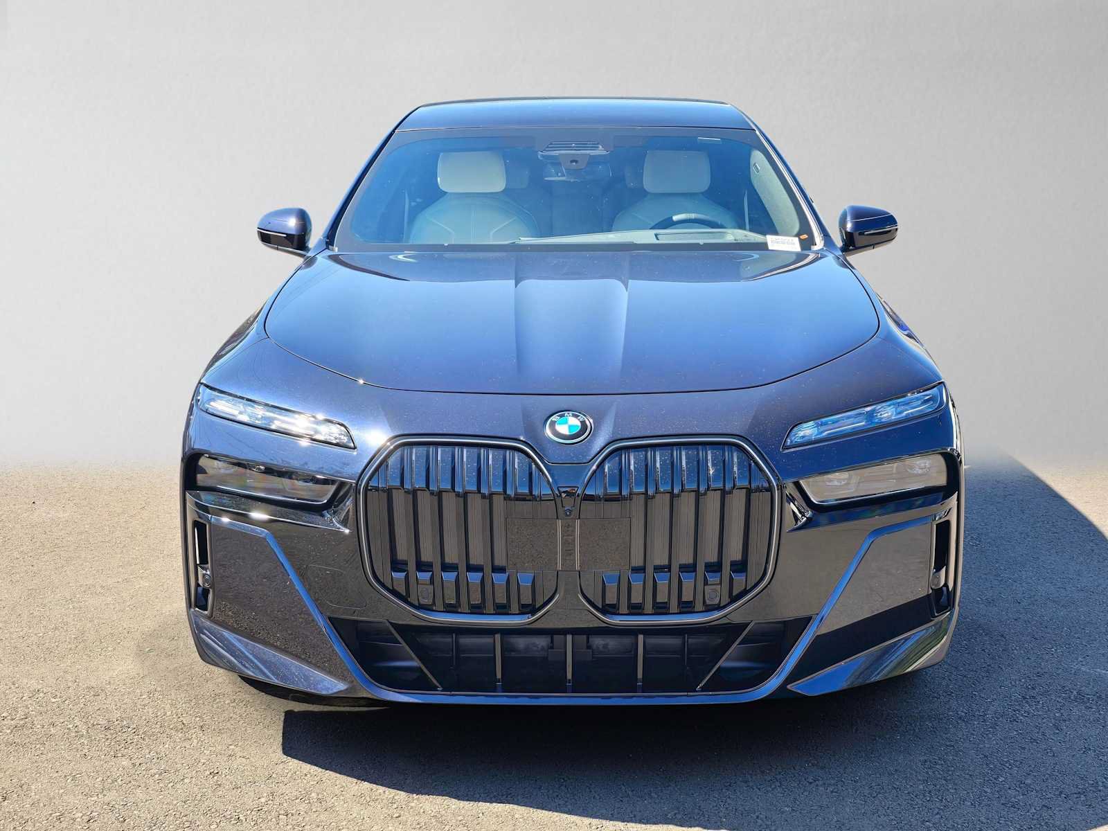 Used 2025 BMW 750e xDrive w/ Executive Package AWD/4WD image 9