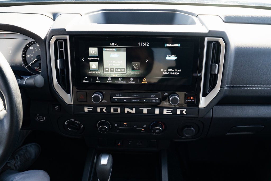 Used 2025 Nissan Frontier SV image 14