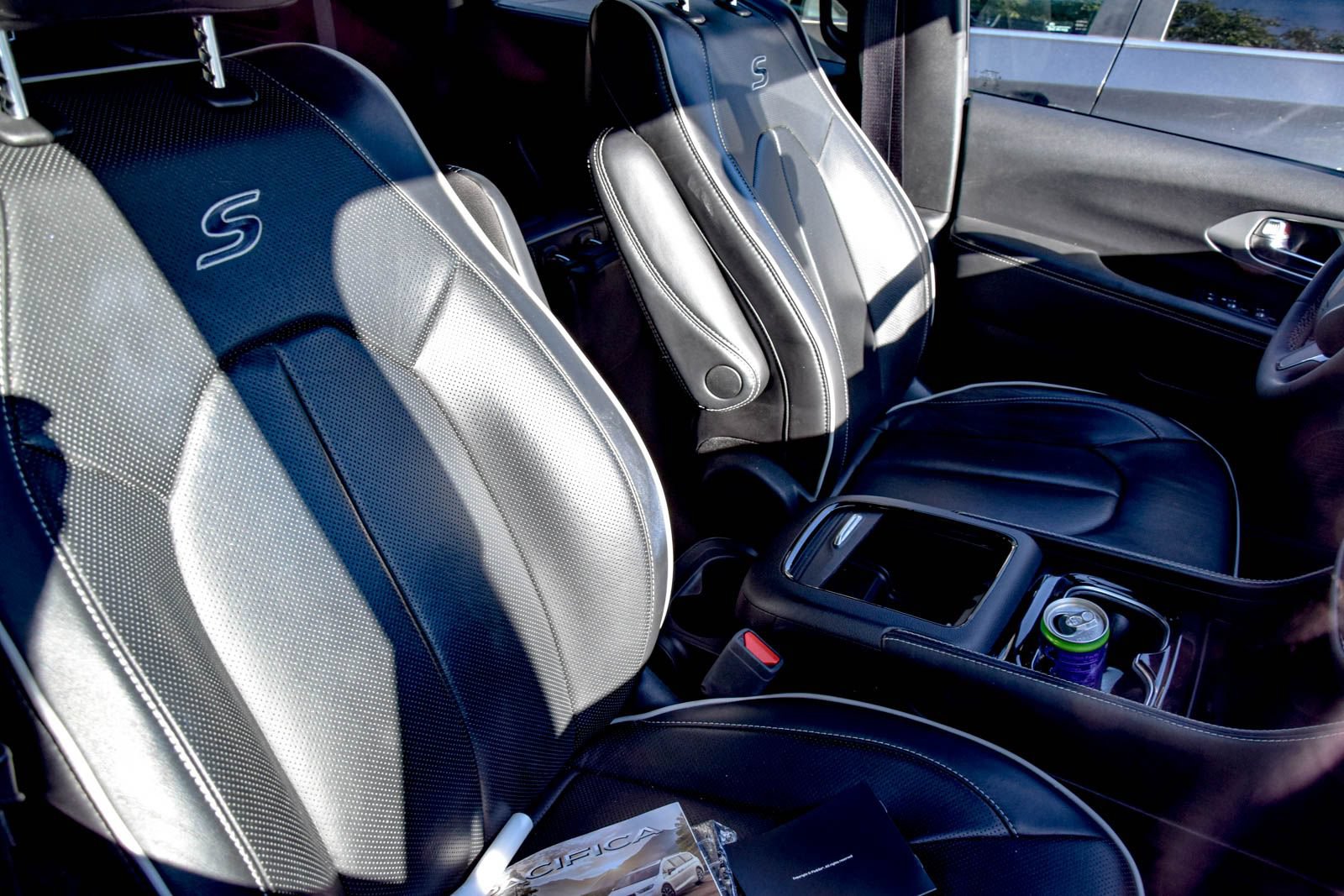 Used 2025 Chrysler Pacifica Limited FWD image 9