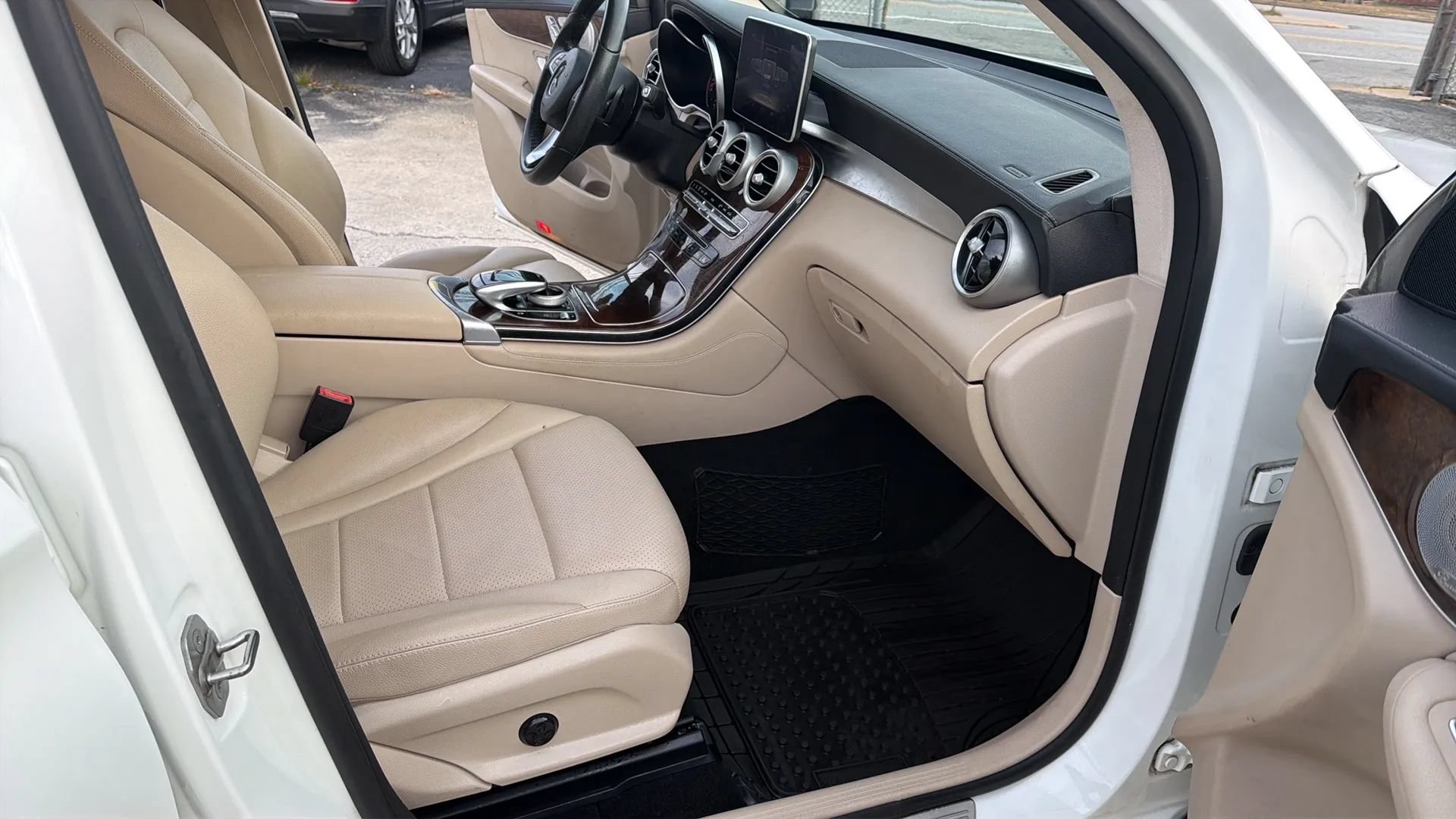 Used 2017 Mercedes-Benz GLC 300 w/ Premium 2 Package image 32