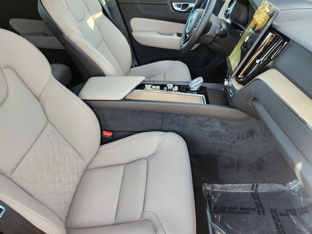 New 2026 Volvo XC60 T8 Plus w/ Protection Package Premier image 4