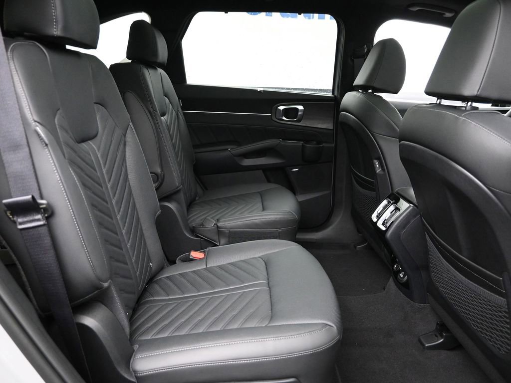 Used 2025 Kia Sorento SX Prestige image 9