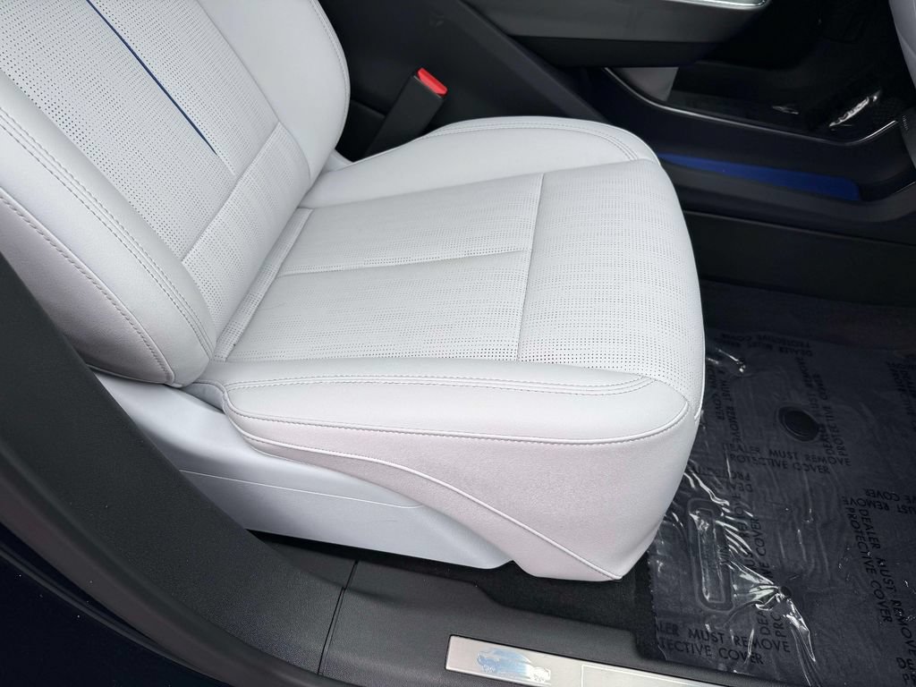 Used 2026 Cadillac Lyriq Luxury w/ LPO, Floor Liner Package AWD/4WD image 15