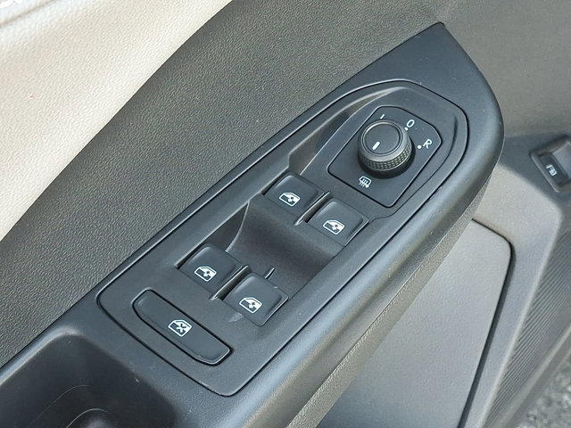 Used 2024 Volkswagen Taos SE AWD/4WD image 14