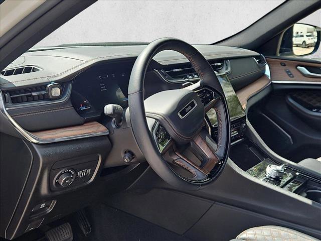 Used 2023 Jeep Grand Cherokee L Summit w/ Advanced Protech Group IV image 10