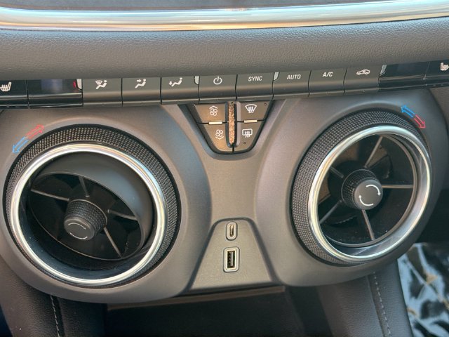 Used 2020 Chevrolet Blazer LT FWD image 25