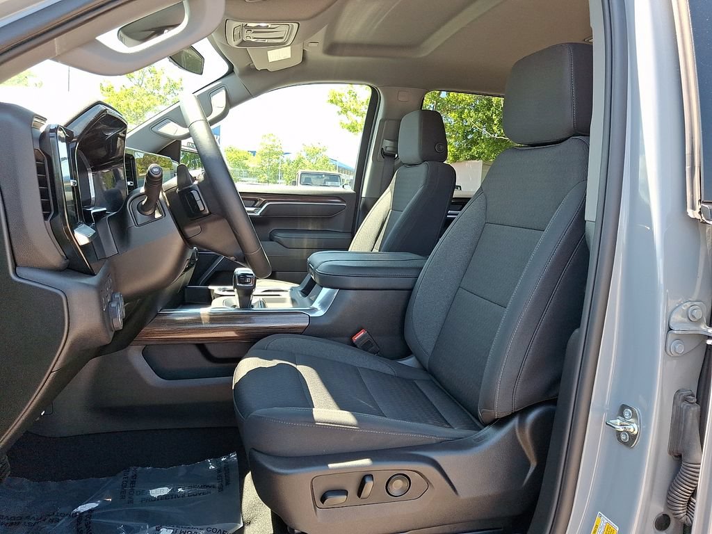 Certified 2025 Chevrolet Silverado 1500 RST AWD/4WD image 13