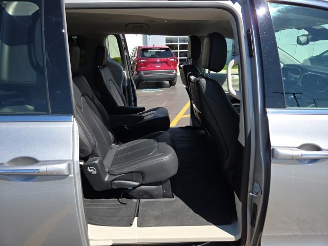 Used 2017 Chrysler Pacifica Touring-L Plus w/ Advanced Safetytec Group image 12