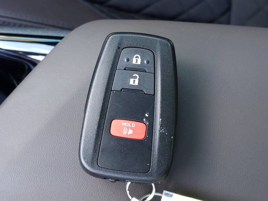 Used 2019 Toyota C-HR Limited FWD image 28