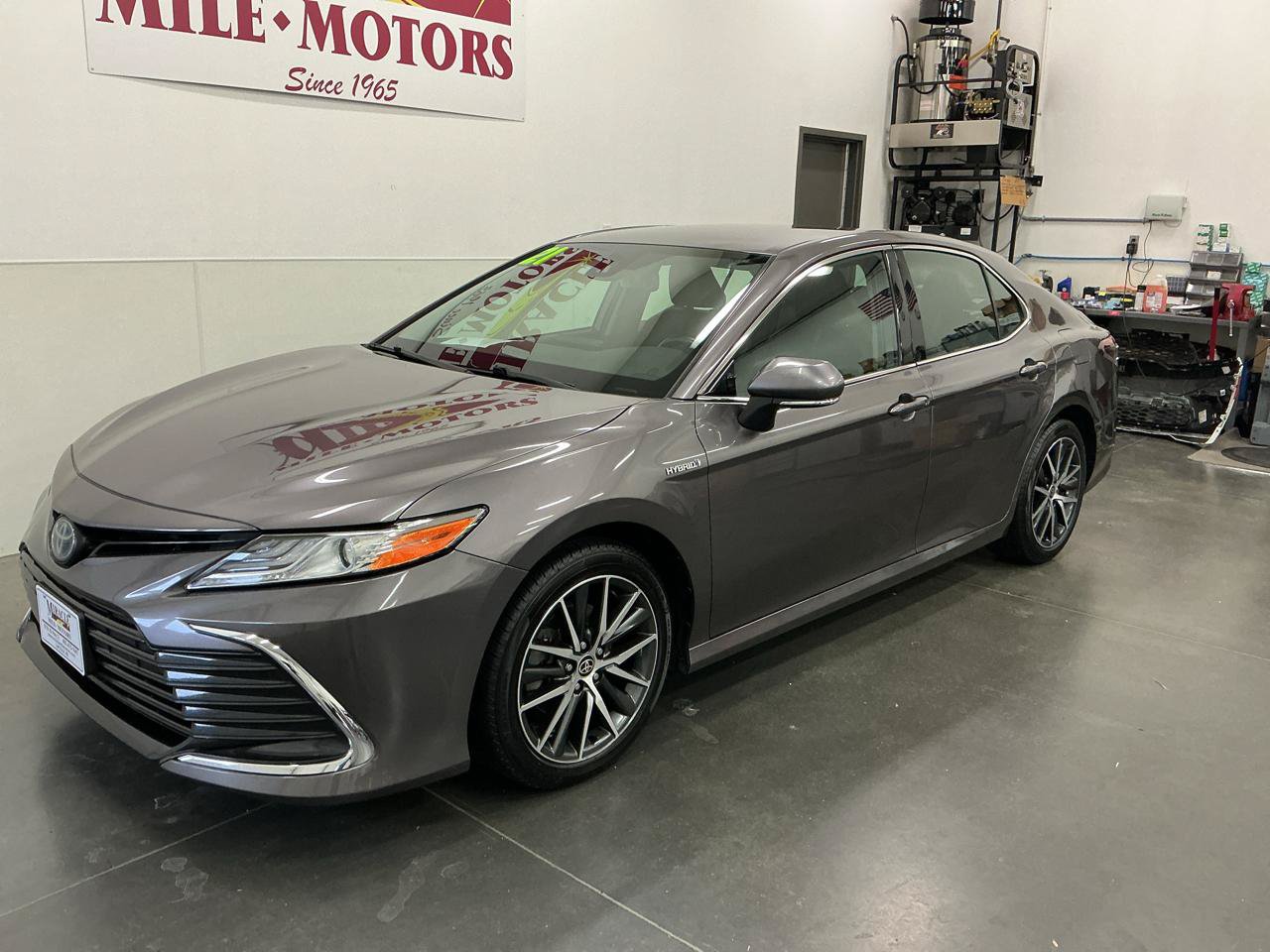 Used 2021 Toyota Camry XLE FWD image 3