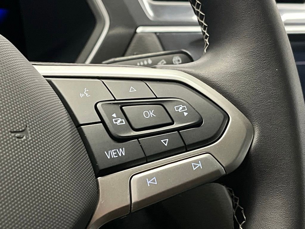 Used 2024 Volkswagen Tiguan SE w/ Panoramic Sunroof Package image 27