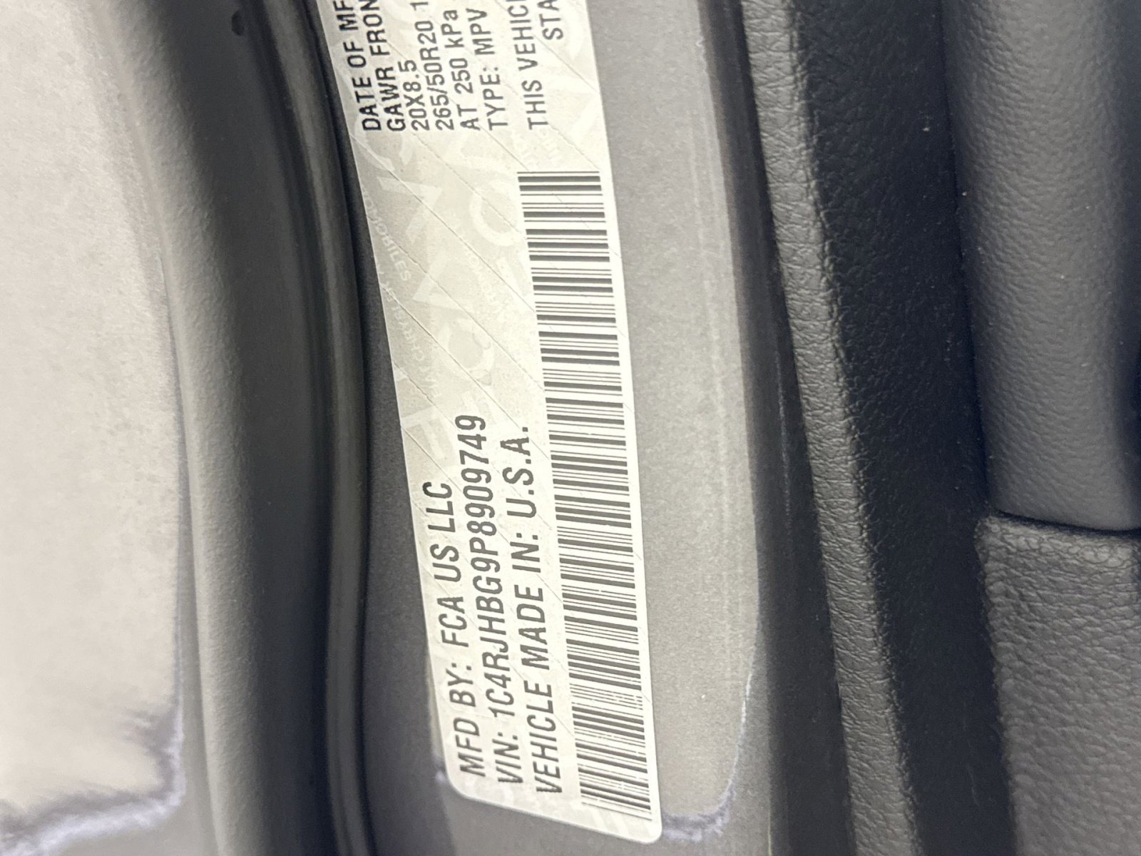 Used 2023 Jeep Grand Cherokee Limited w/ Black Appearance Package image 28