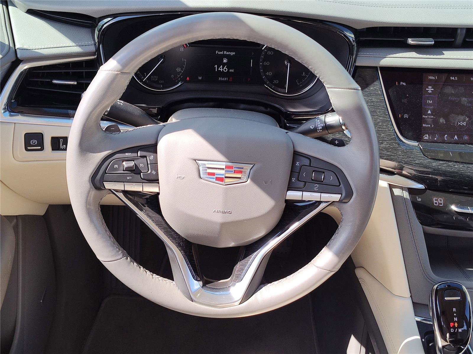 Used 2023 Cadillac XT6 Premium Luxury image 19