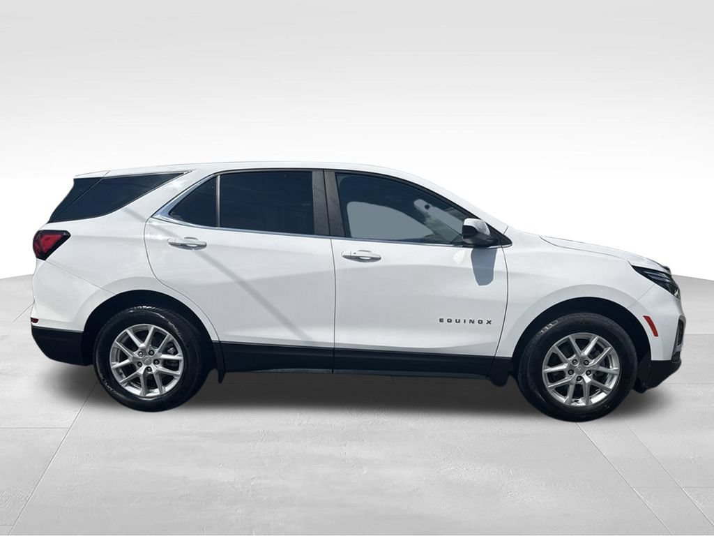 Used 2024 Chevrolet Equinox LT FWD image 2