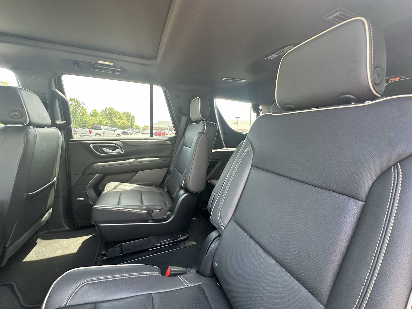 Used 2023 GMC Yukon SLT w/ SLT Luxury Package RWD image 21