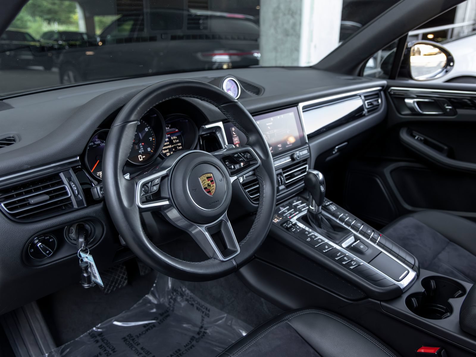Certified 2021 Porsche Macan AWD/4WD image 4