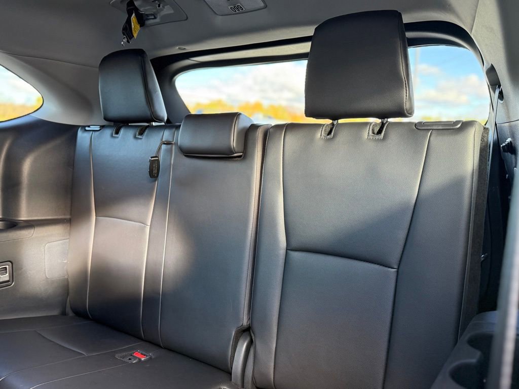 Certified 2024 Toyota Highlander XLE image 7