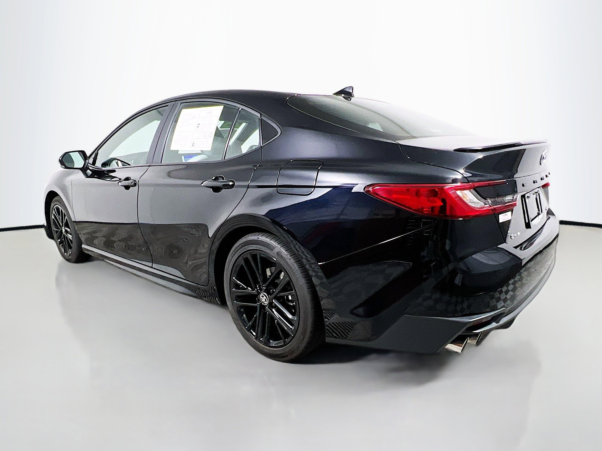 Used 2025 Toyota Camry SE FWD image 8