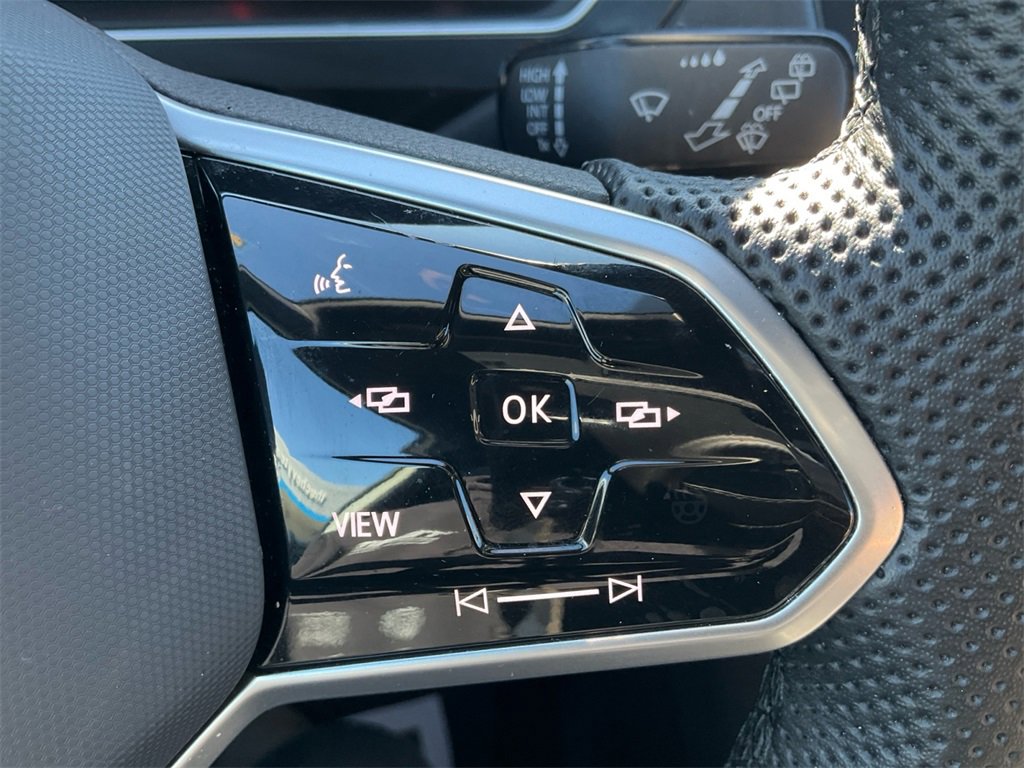 Used 2023 Volkswagen Tiguan SE R-Line image 30